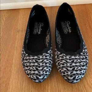 Skechers Women's Black & Gray Knit Slip-On Flats Sz 11